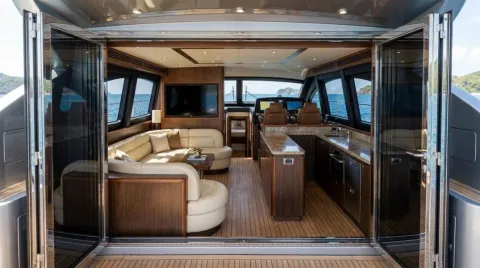 Catamaran Sports Yacht Saloon